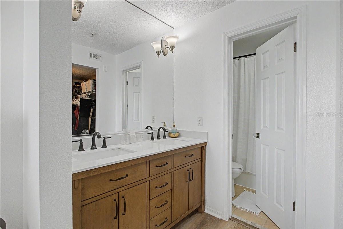 Primary En Suite Bath