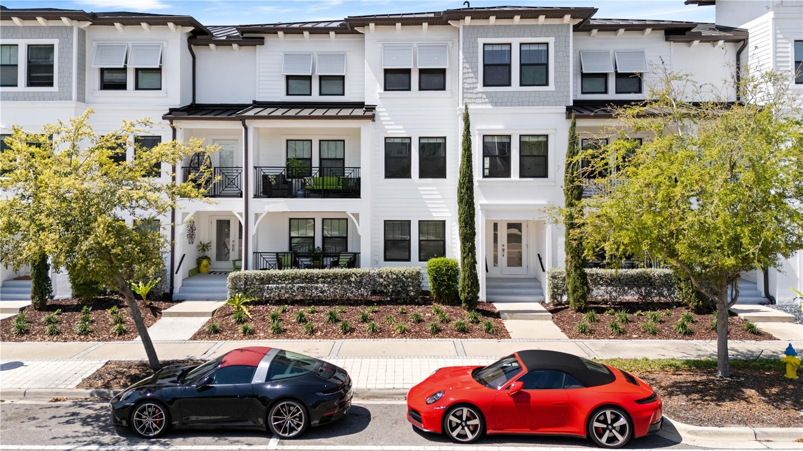 Wonderful place to live with shops and restaurants steps away and the great big beautiful Tampa Bay to enjoy, too