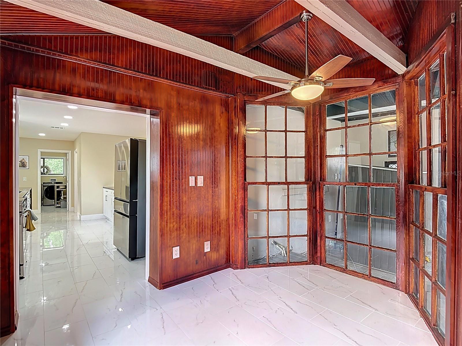 Rotunda room overlooking pool and pool bath