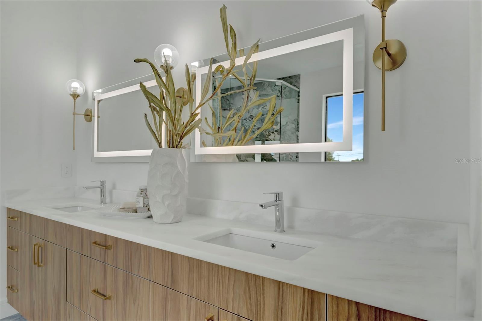 7176 S SHORE DR S, ST PETERSBURG, FL, 33707