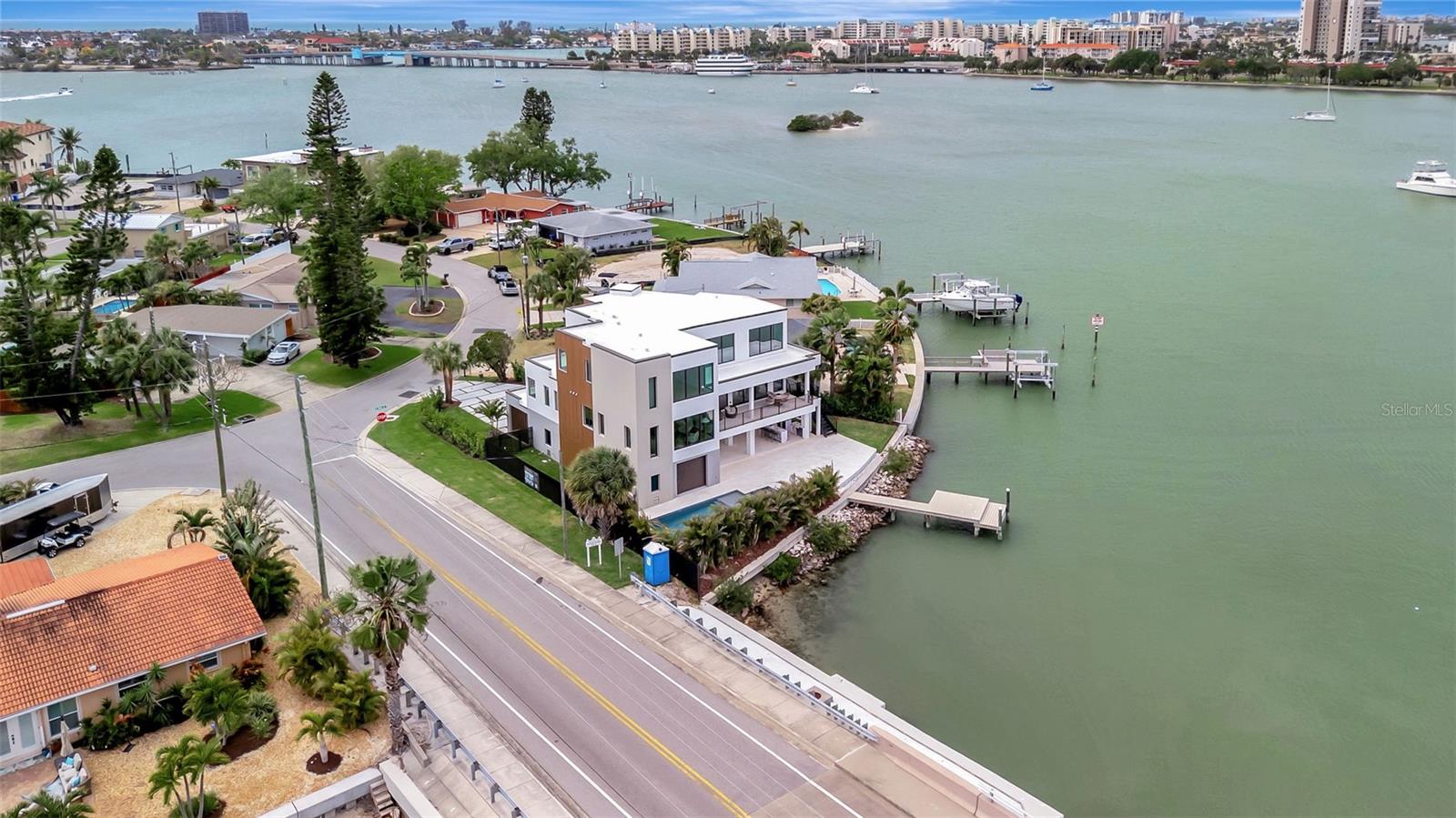 7176 S SHORE DR S, ST PETERSBURG, FL, 33707