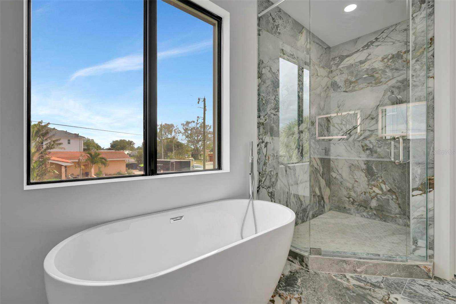 7176 S SHORE DR S, ST PETERSBURG, FL, 33707