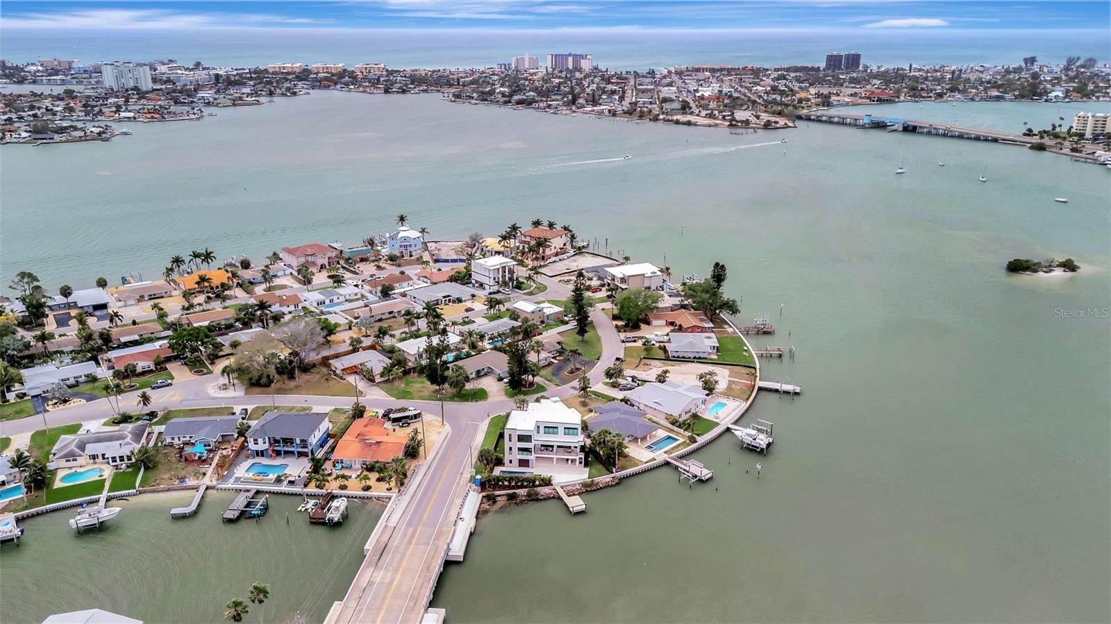 7176 S SHORE DR S, ST PETERSBURG, FL, 33707