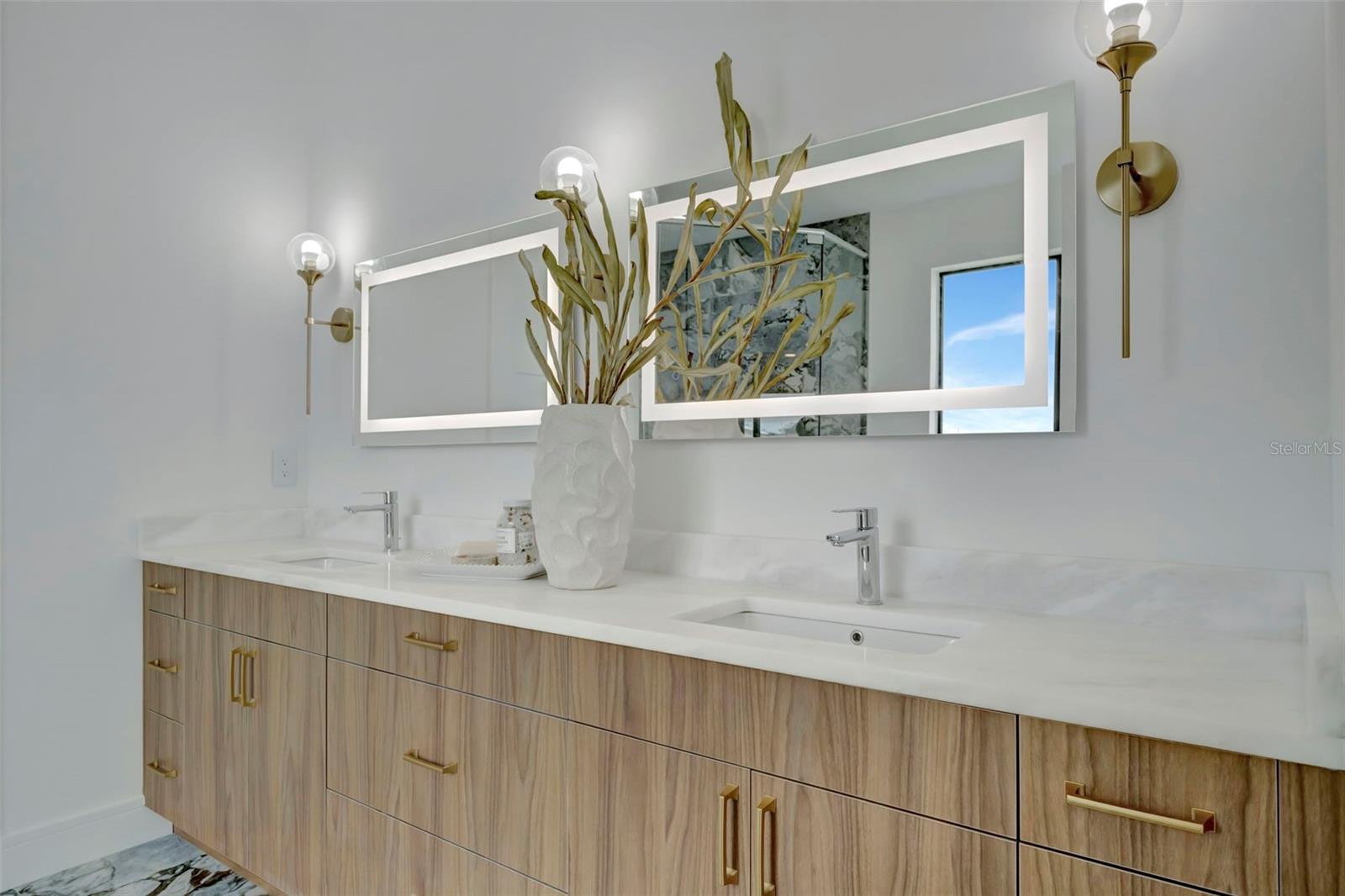 7176 S SHORE DR S, ST PETERSBURG, FL, 33707