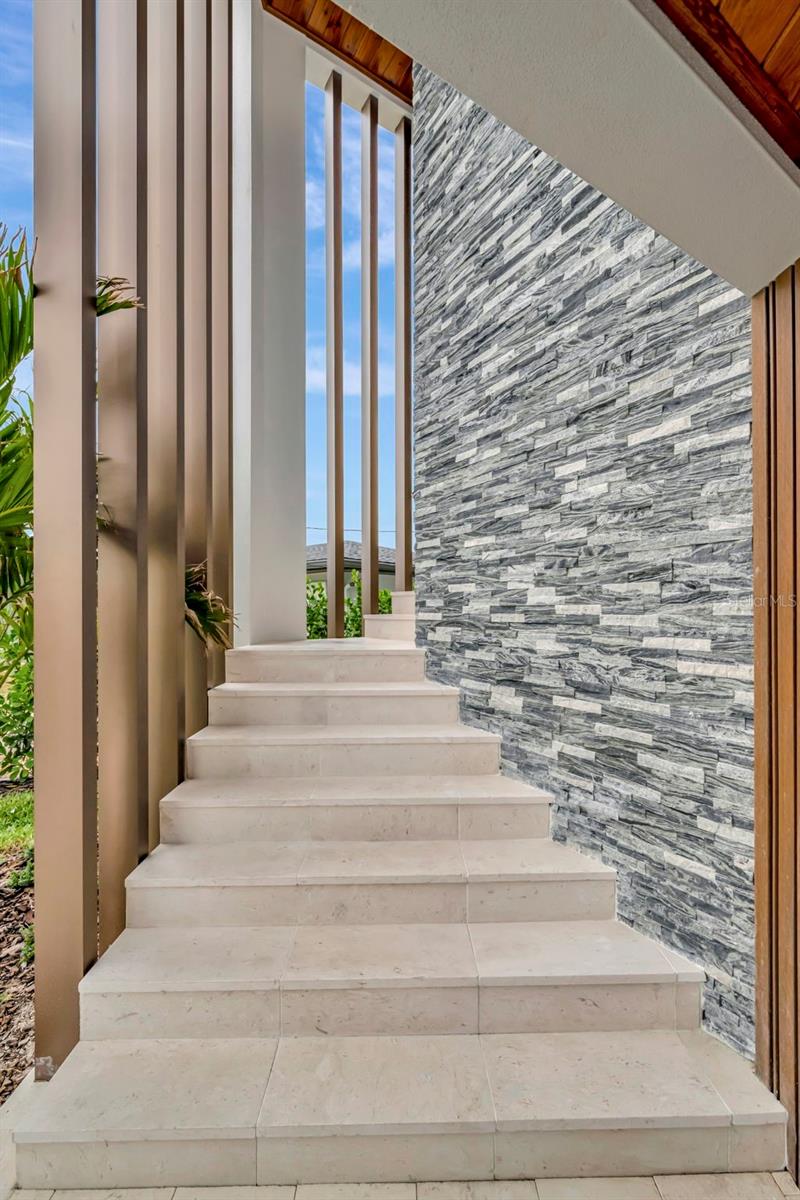 7176 S SHORE DR S, ST PETERSBURG, FL, 33707