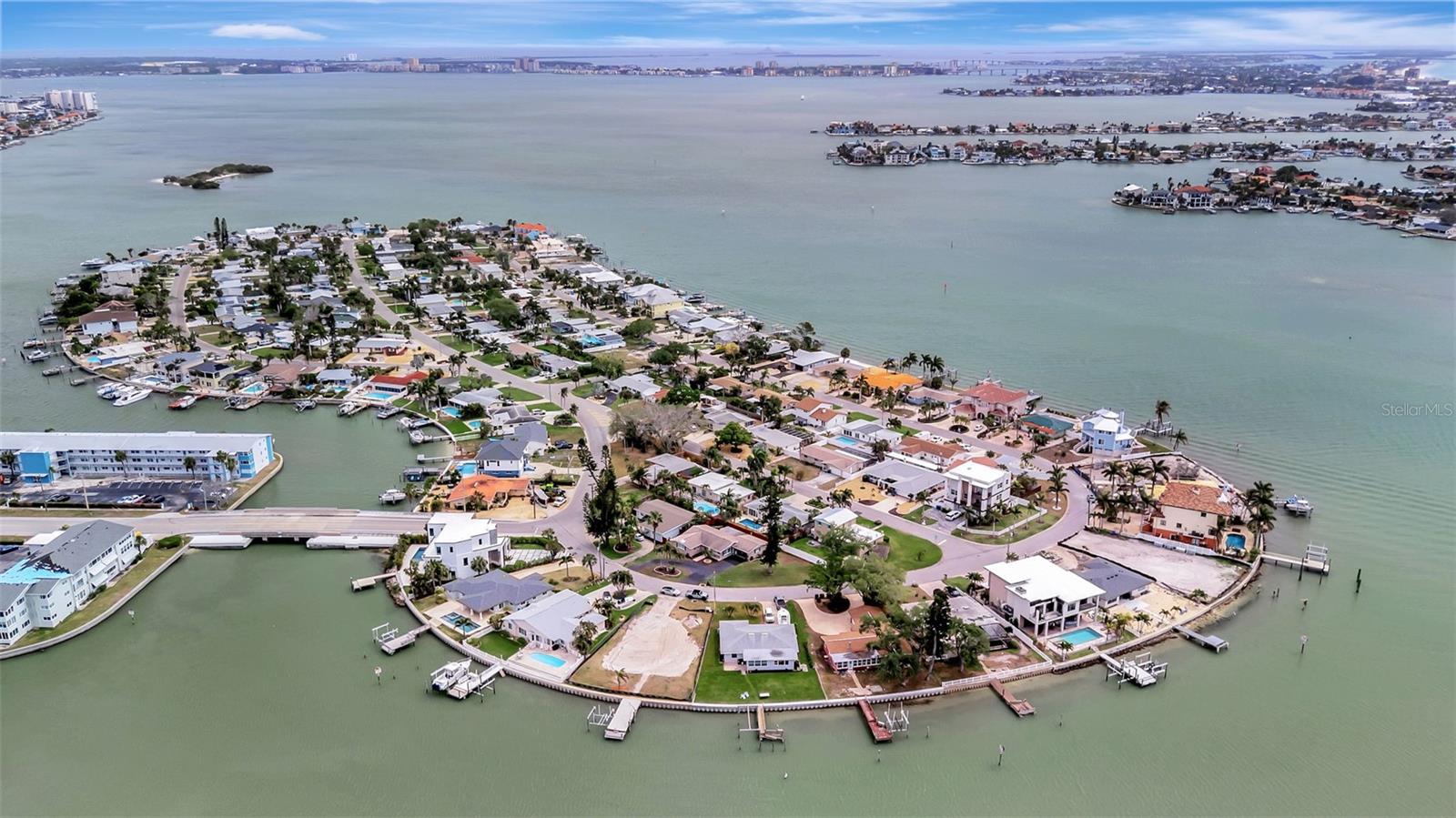 7176 S SHORE DR S, ST PETERSBURG, FL, 33707