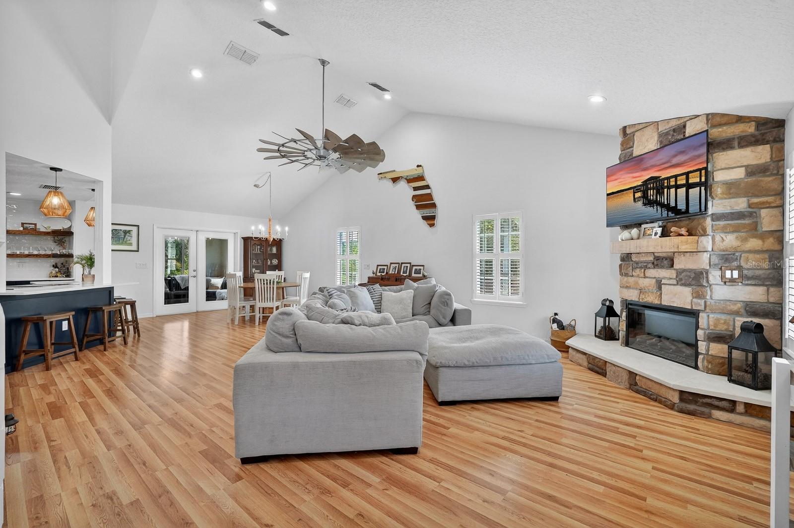 1523 LAKESIDE DR, DELAND, FL, 32720