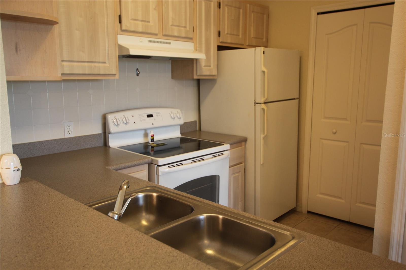 5703 LEGACY CRESCENT PL #304, RIVERVIEW, FL, 33578