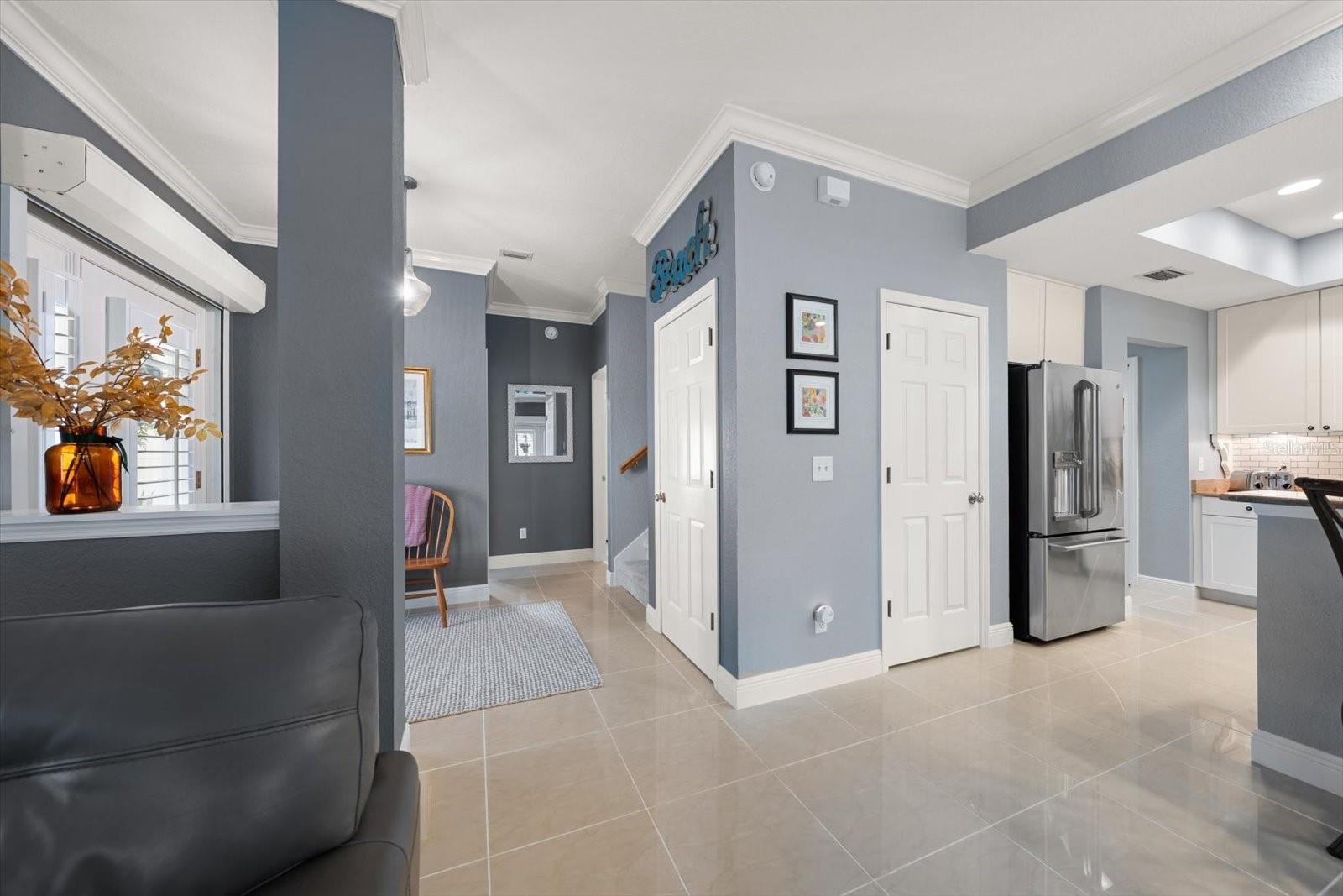 Living room/kitchen/foyer