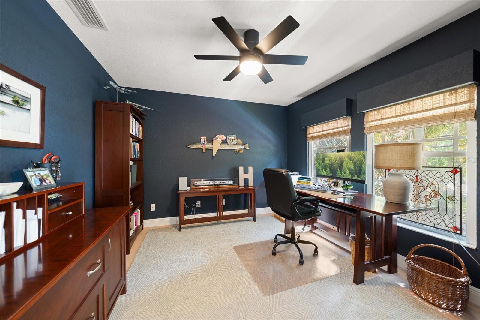 Sitting room in primary suite