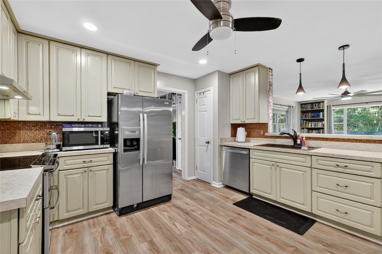 29239 S CORLEY ISLAND RD, LEESBURG, FL, 34748