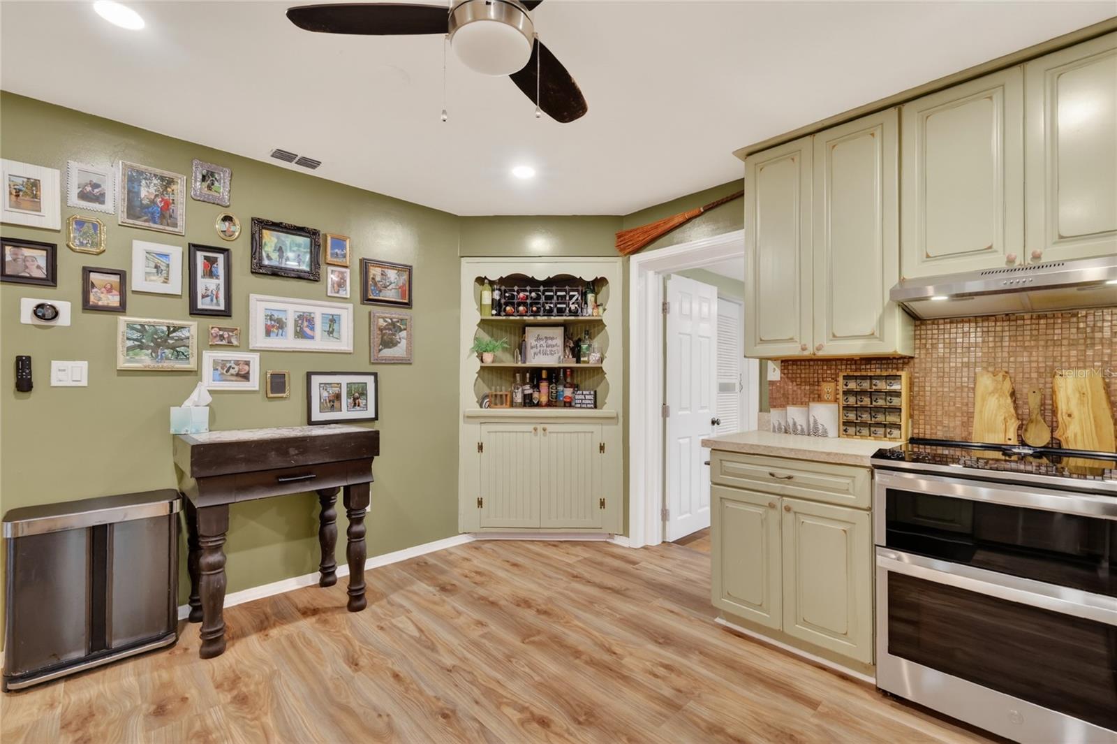 29239 S CORLEY ISLAND RD, LEESBURG, FL, 34748
