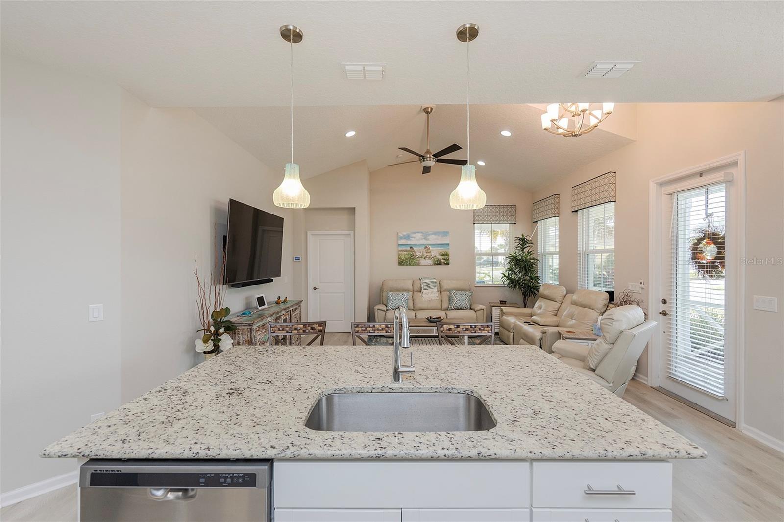 572 LANDSHARK BLVD, DAYTONA BEACH, FL, 32124