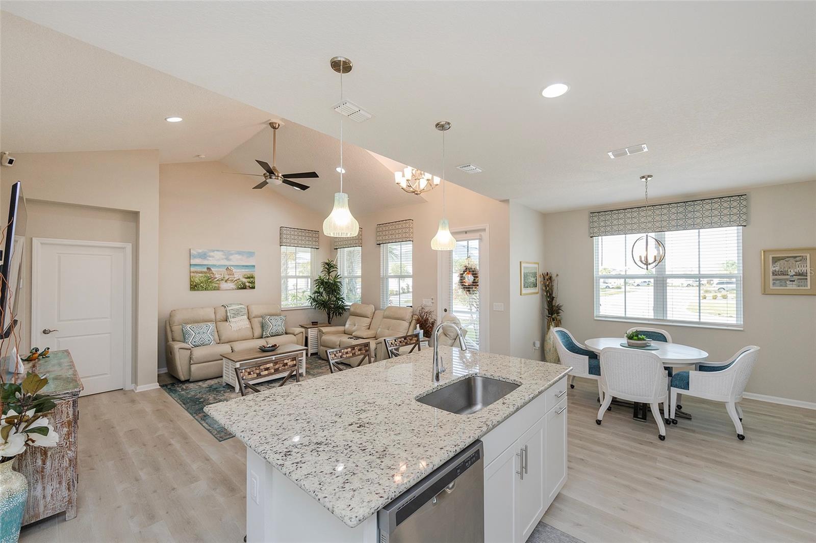 572 LANDSHARK BLVD, DAYTONA BEACH, FL, 32124