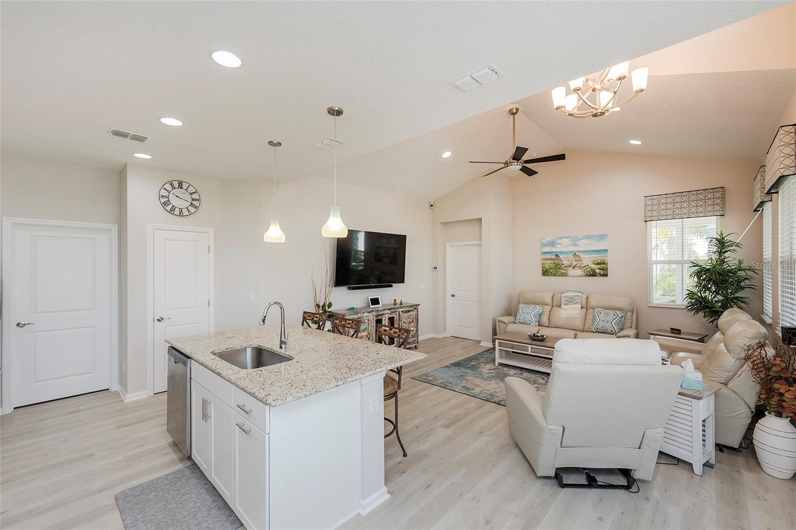 572 LANDSHARK BLVD, DAYTONA BEACH, FL, 32124