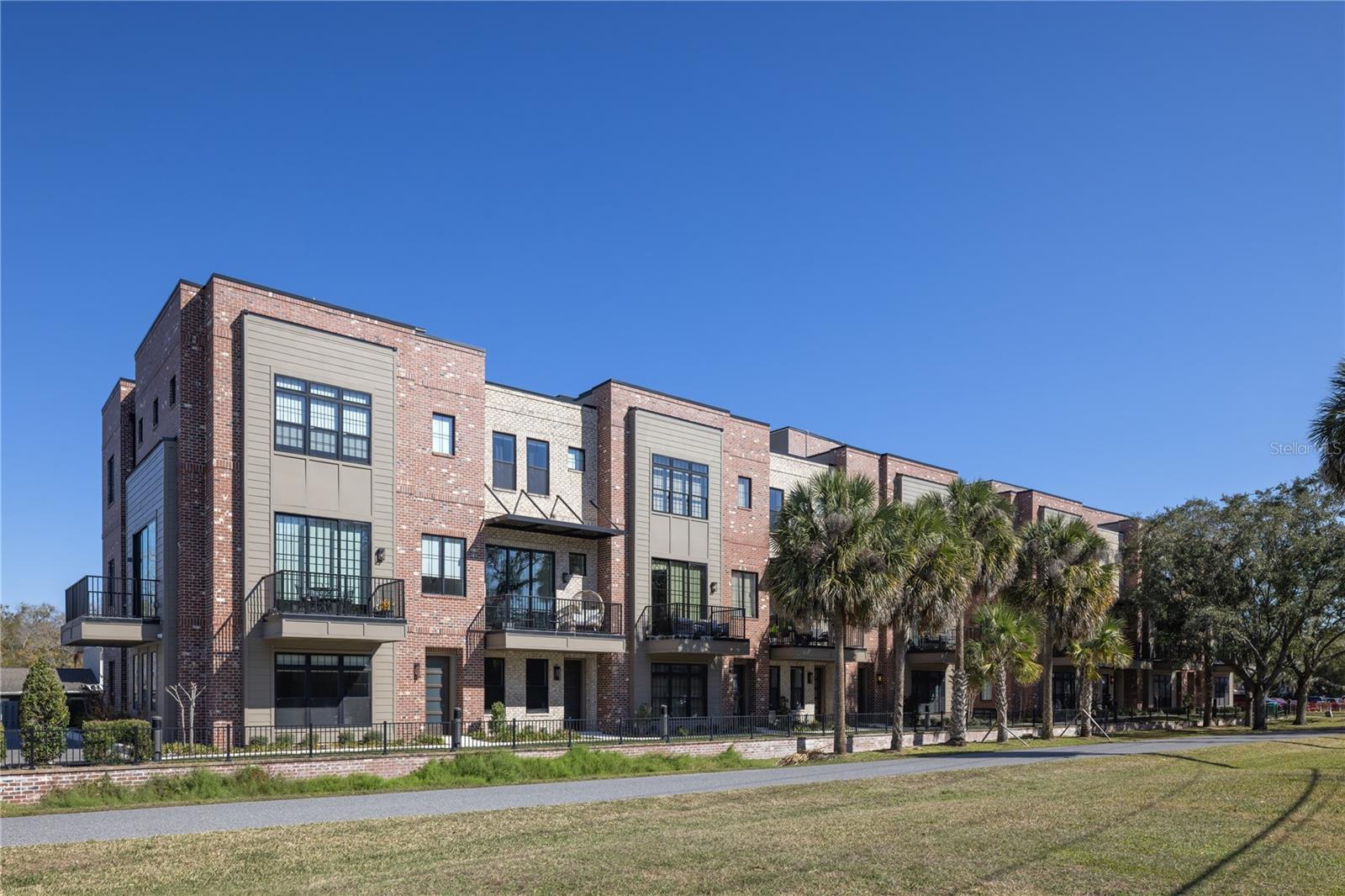 64 N PARK AVE, WINTER GARDEN, FL, 34787