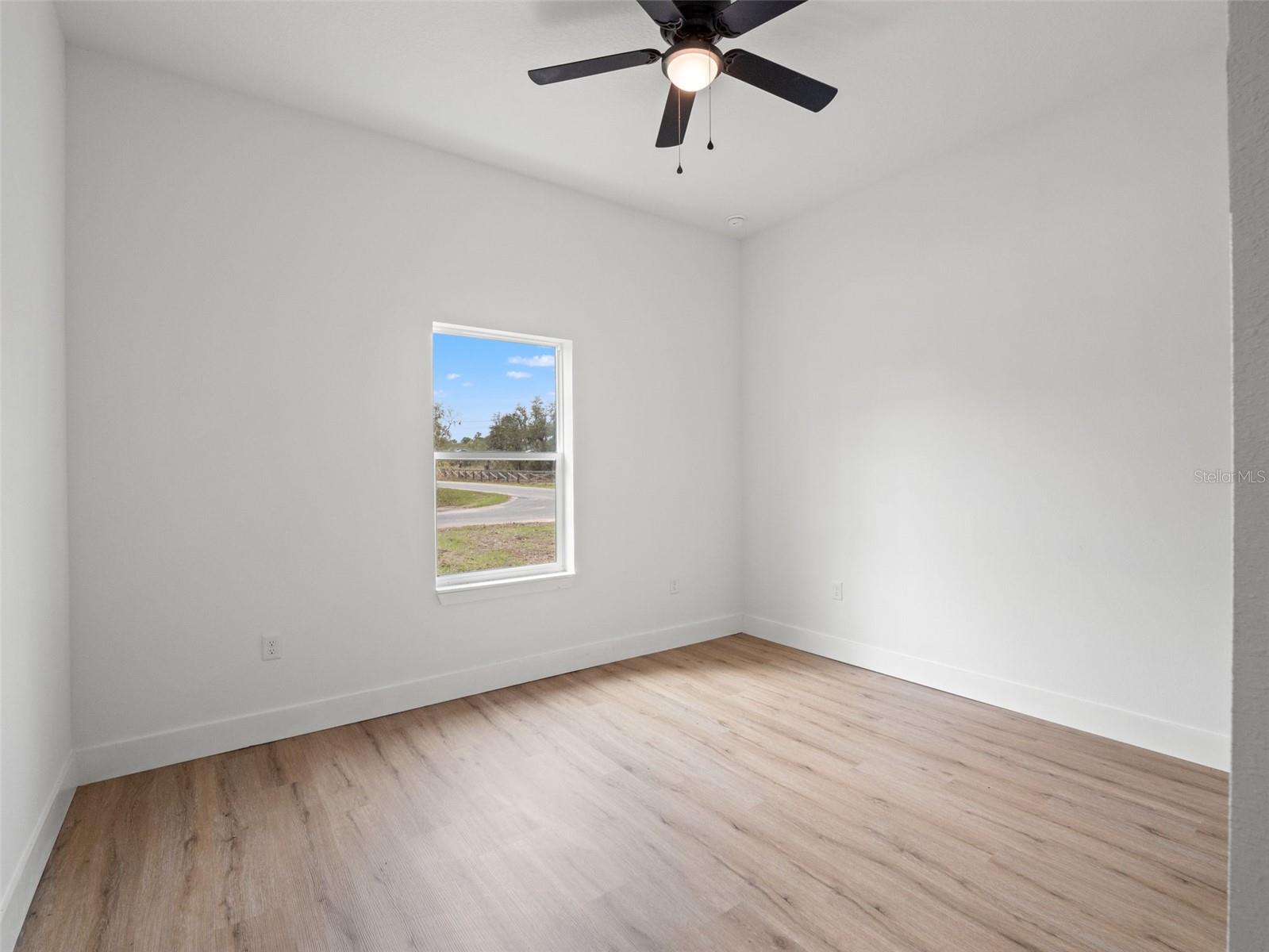 33 FISHER PL, OCKLAWAHA, FL, 32179