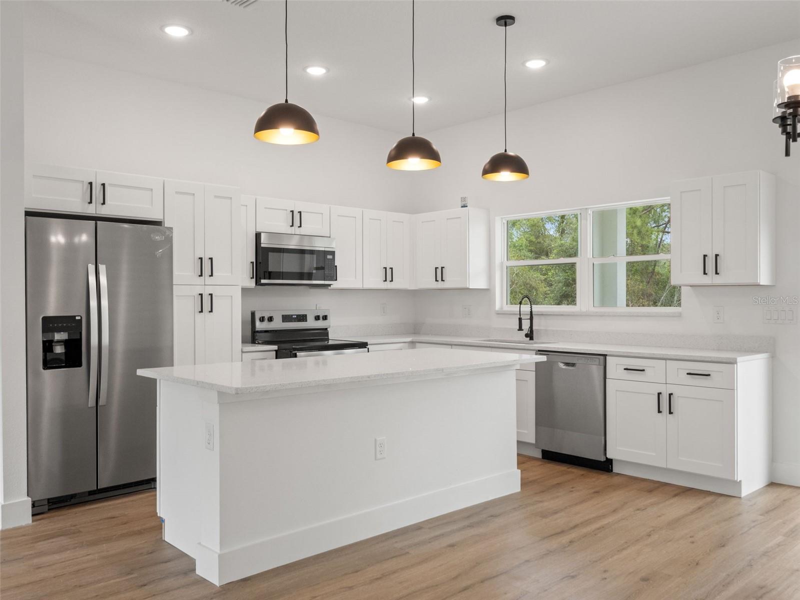 33 FISHER PL, OCKLAWAHA, FL, 32179
