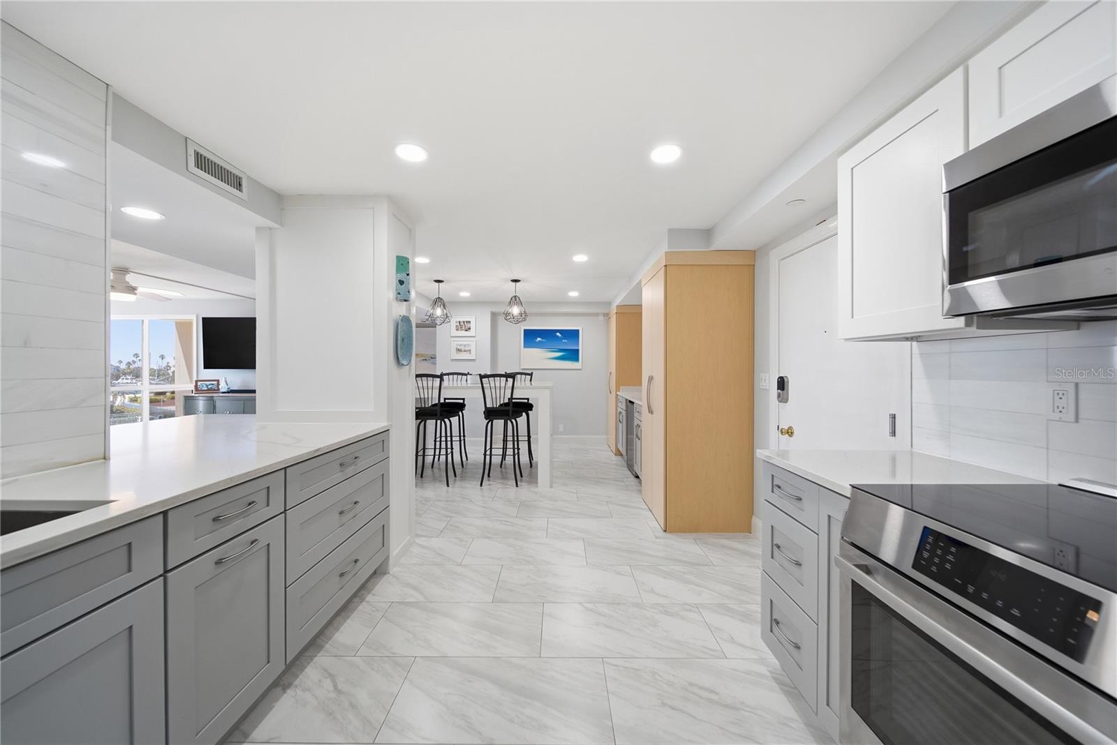 1 KEY CAPRI #306E, TREASURE ISLAND, FL, 33706