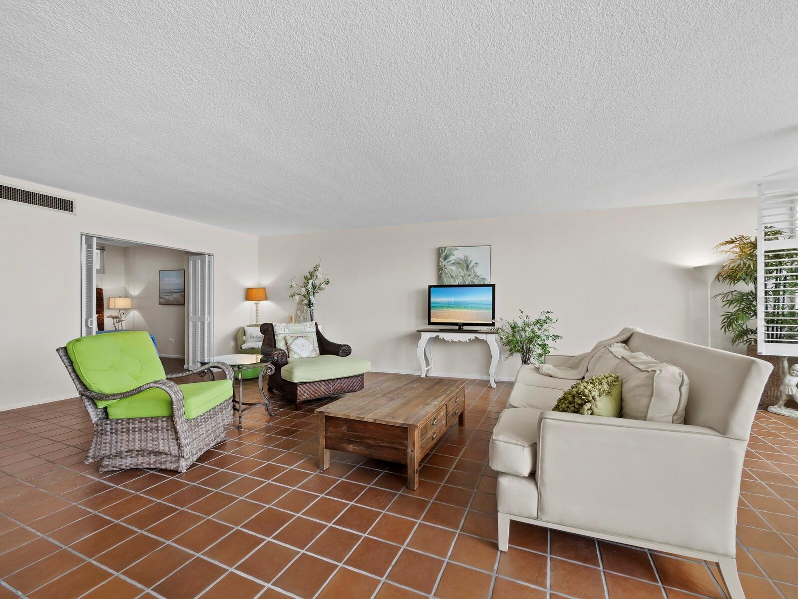 100 SANDS POINT RD #108, LONGBOAT KEY, FL, 34228