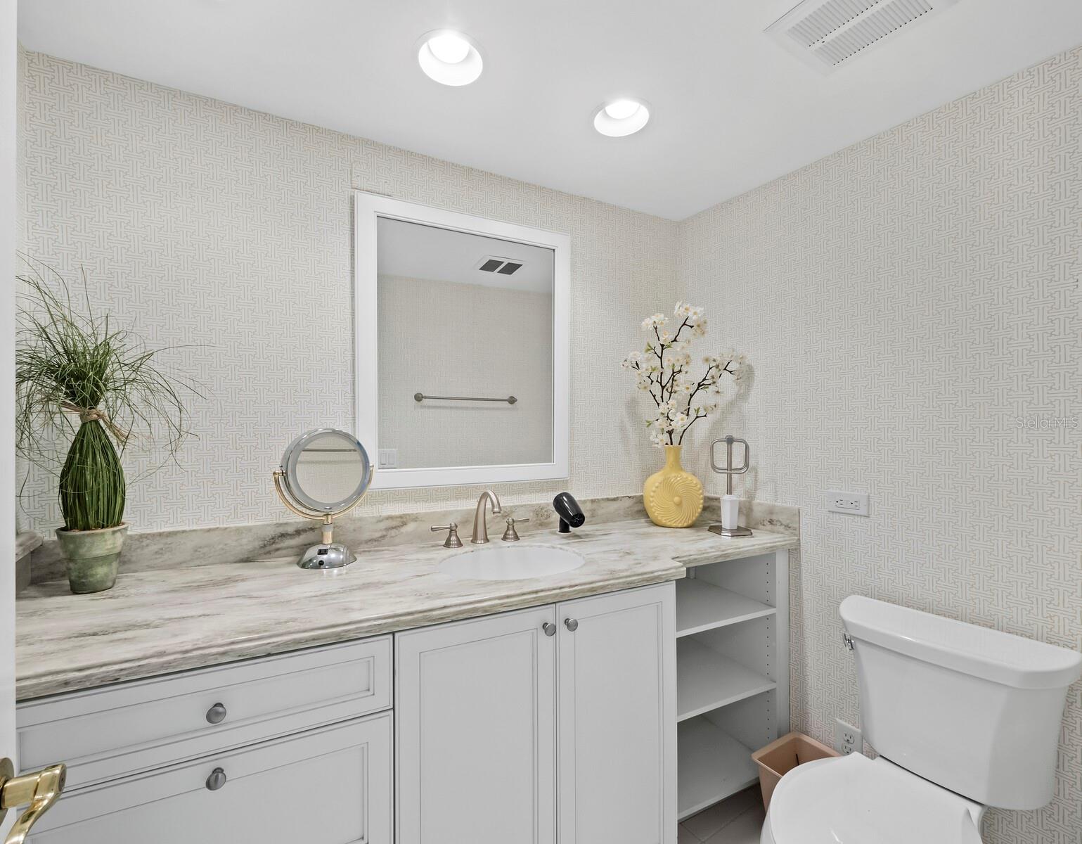 100 SANDS POINT RD #108, LONGBOAT KEY, FL, 34228