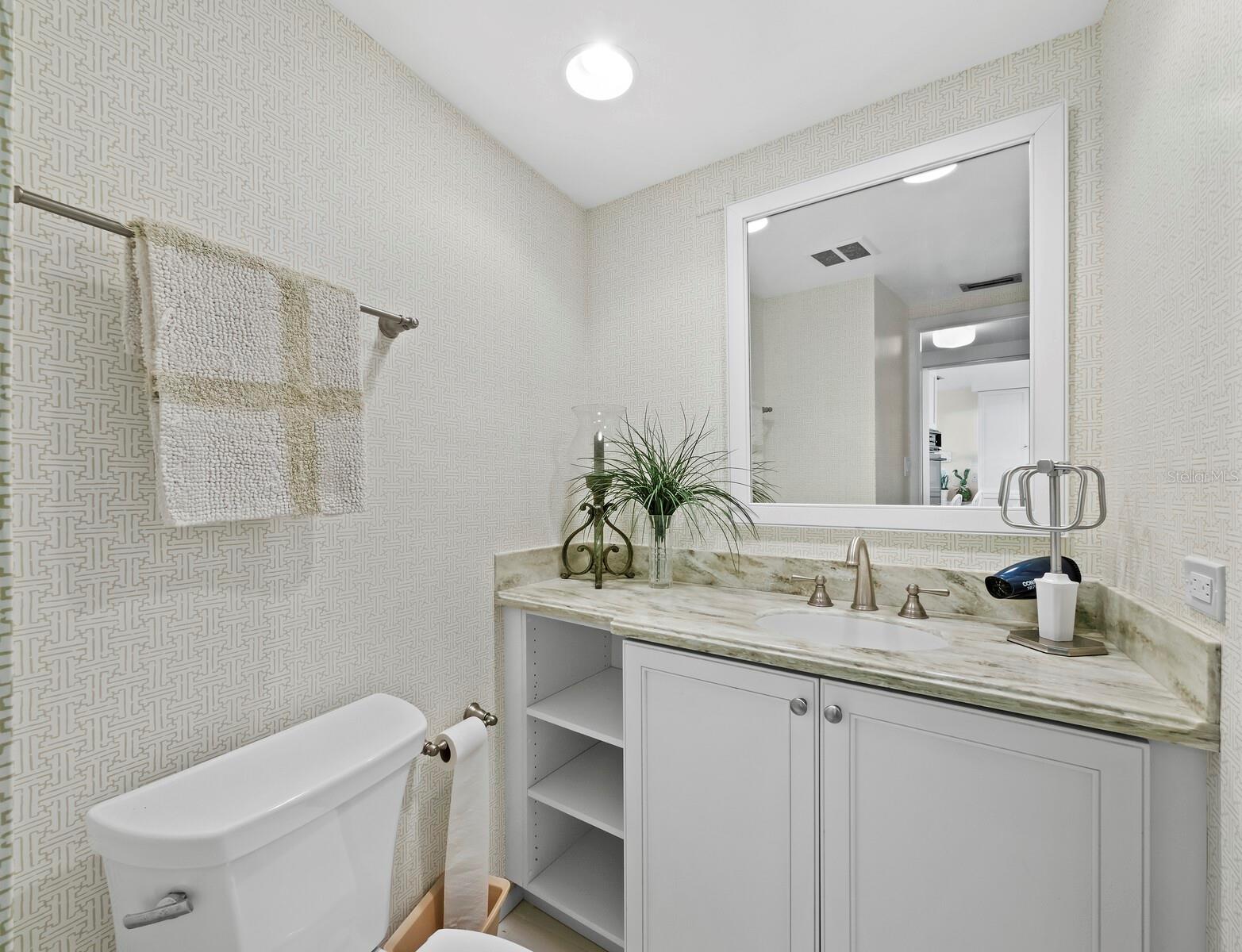 100 SANDS POINT RD #108, LONGBOAT KEY, FL, 34228