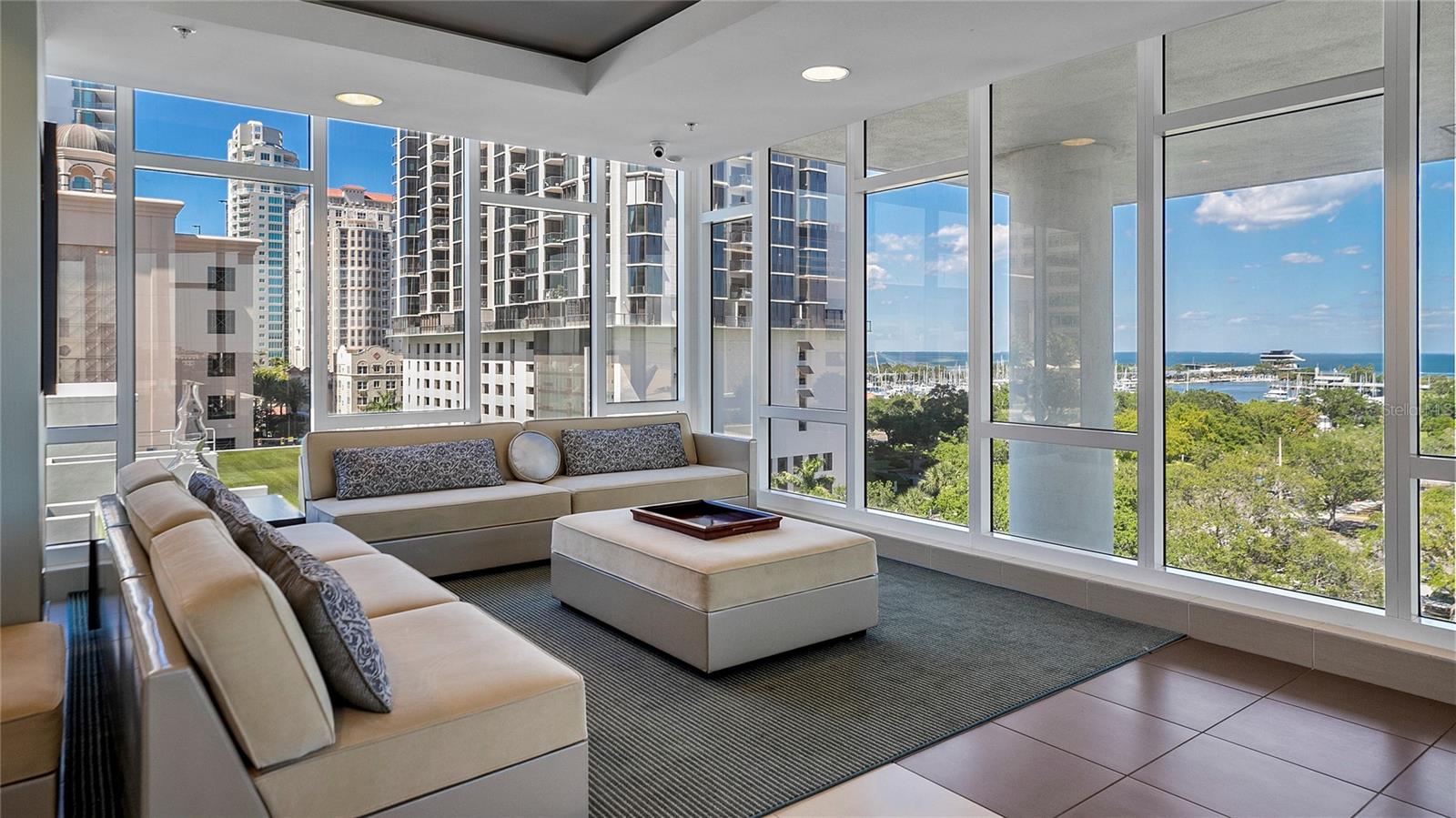 175 1ST ST S #704, ST PETERSBURG, FL, 33701