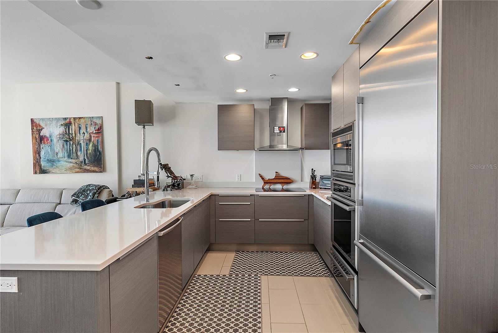 175 1ST ST S #704, ST PETERSBURG, FL, 33701