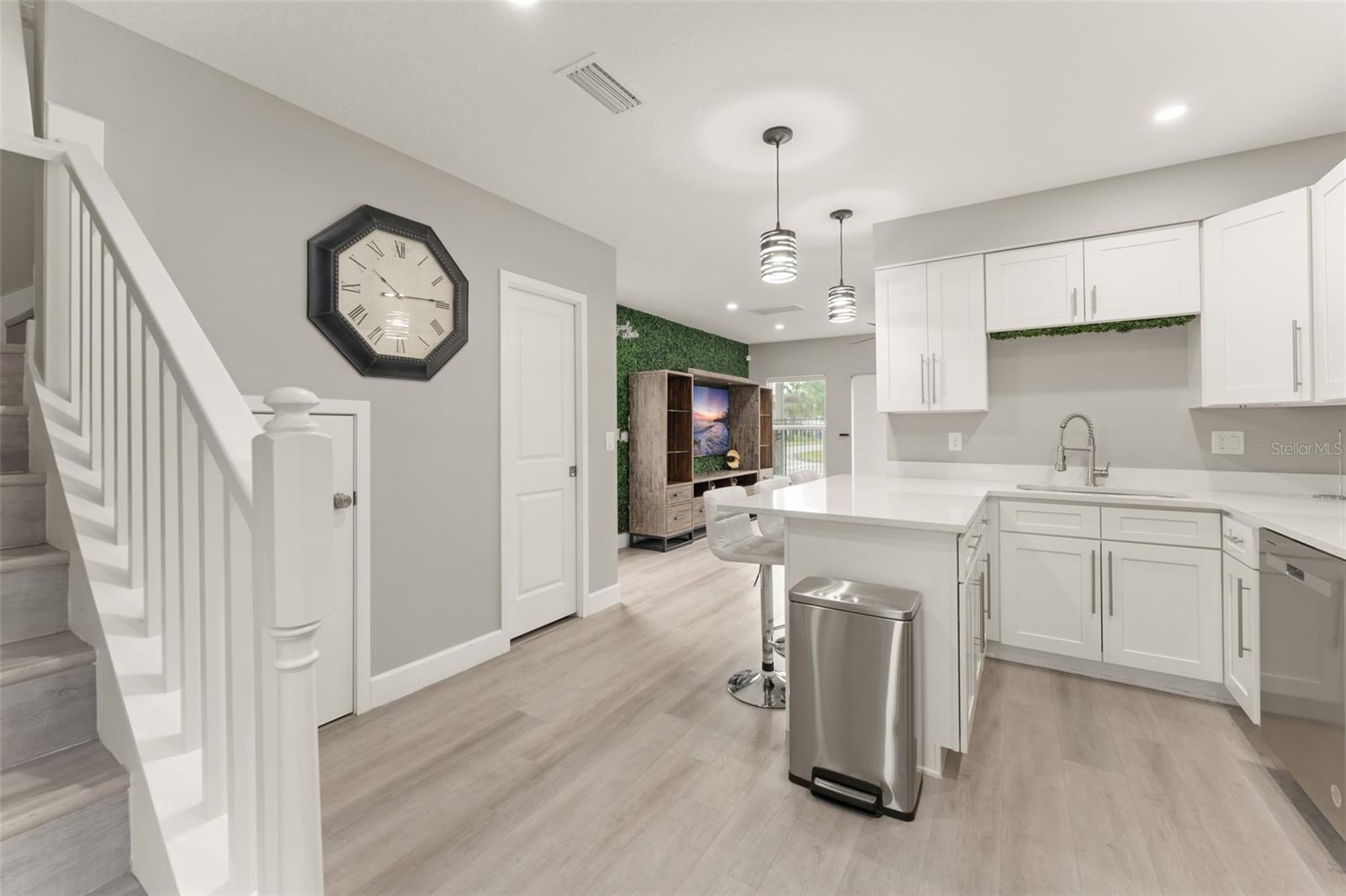2951 KINGS RD, SANFORD, FL, 32771