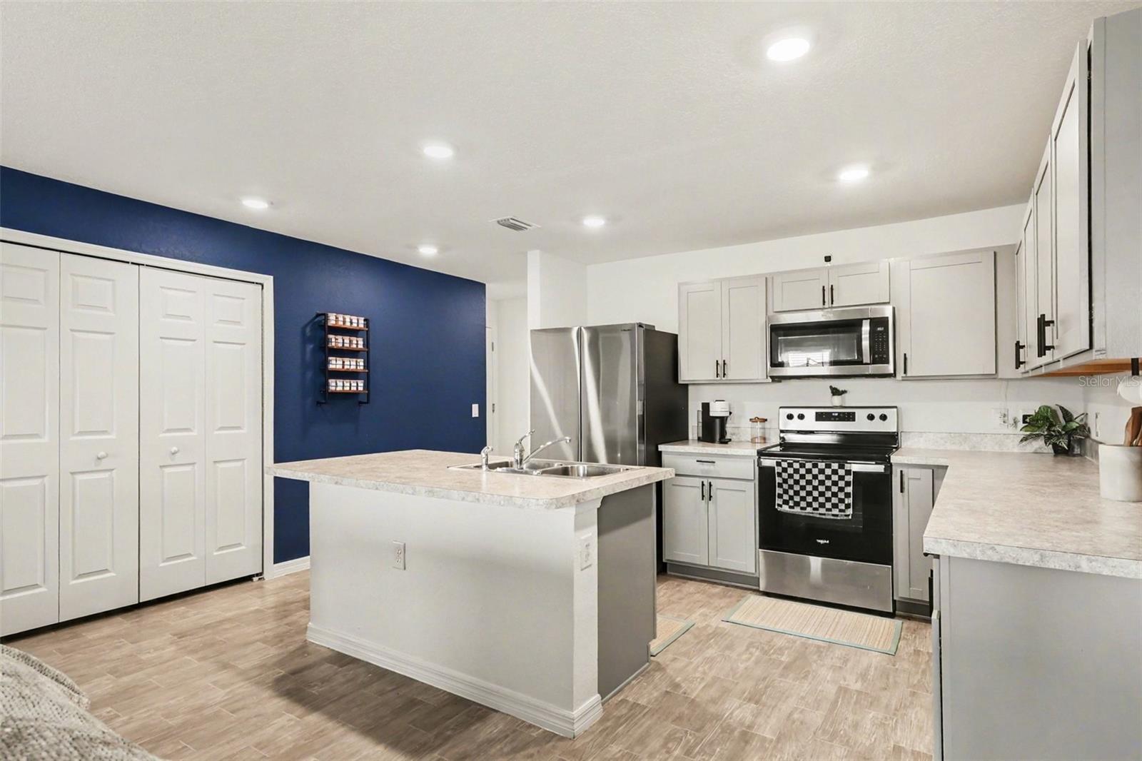 1409 NE 4TH PL, CAPE CORAL, FL, 33909