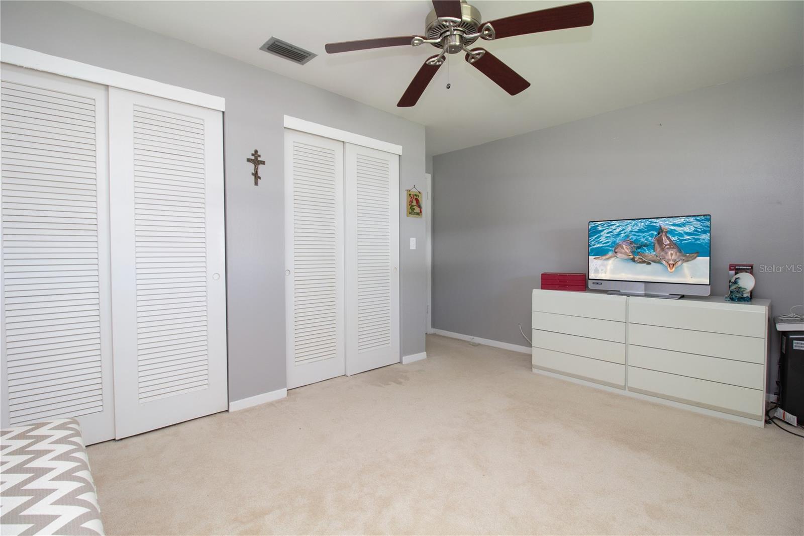 GUESTBEDROOM 2 LARGE BUILTIN CLOSETS