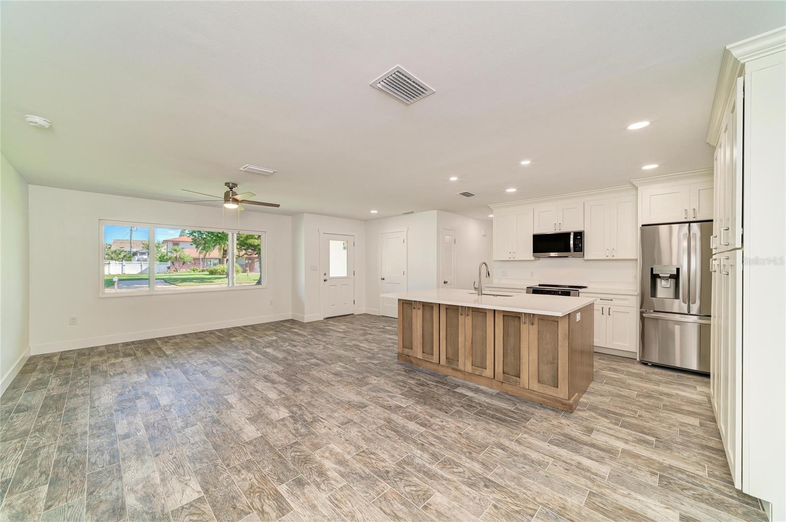 6105 7TH AVENUE DR W, BRADENTON, FL, 34209