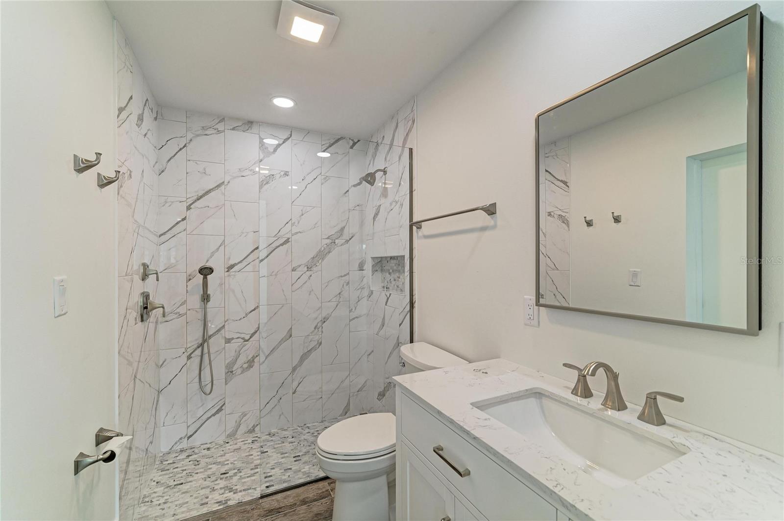 6105 7TH AVENUE DR W, BRADENTON, FL, 34209