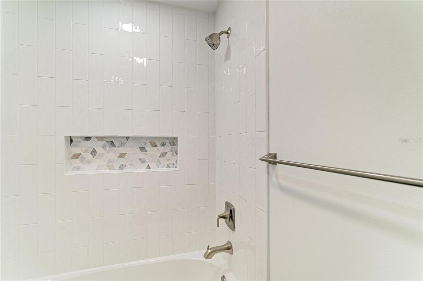 6105 7TH AVENUE DR W, BRADENTON, FL, 34209