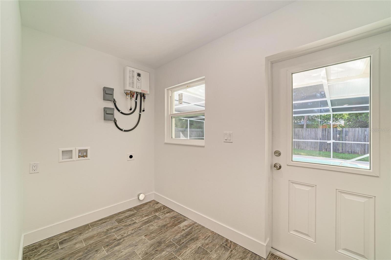 6105 7TH AVENUE DR W, BRADENTON, FL, 34209