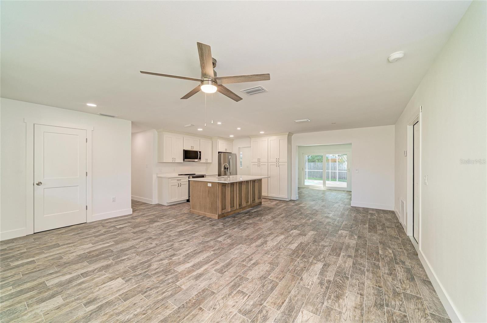 6105 7TH AVENUE DR W, BRADENTON, FL, 34209