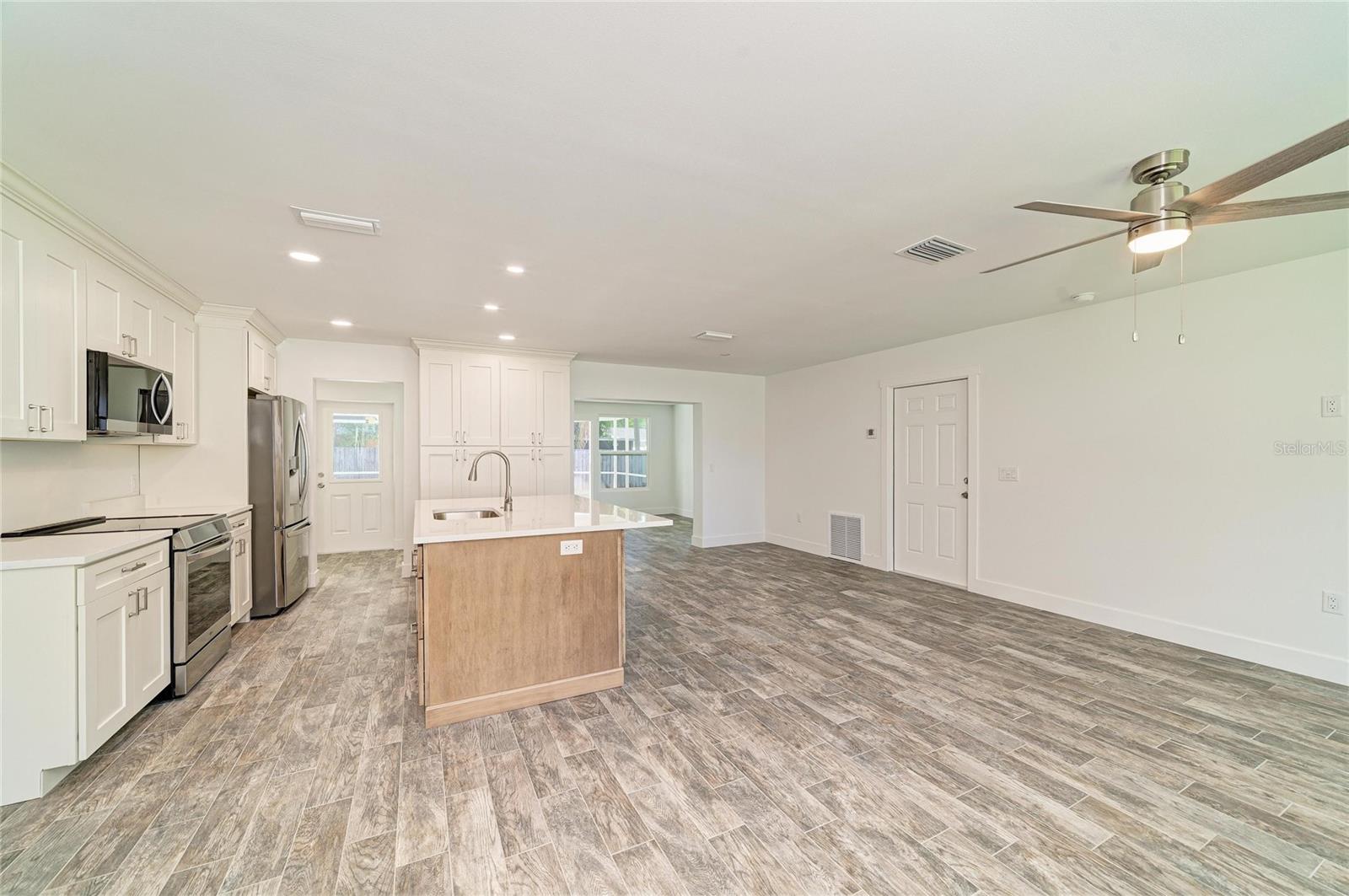 6105 7TH AVENUE DR W, BRADENTON, FL, 34209