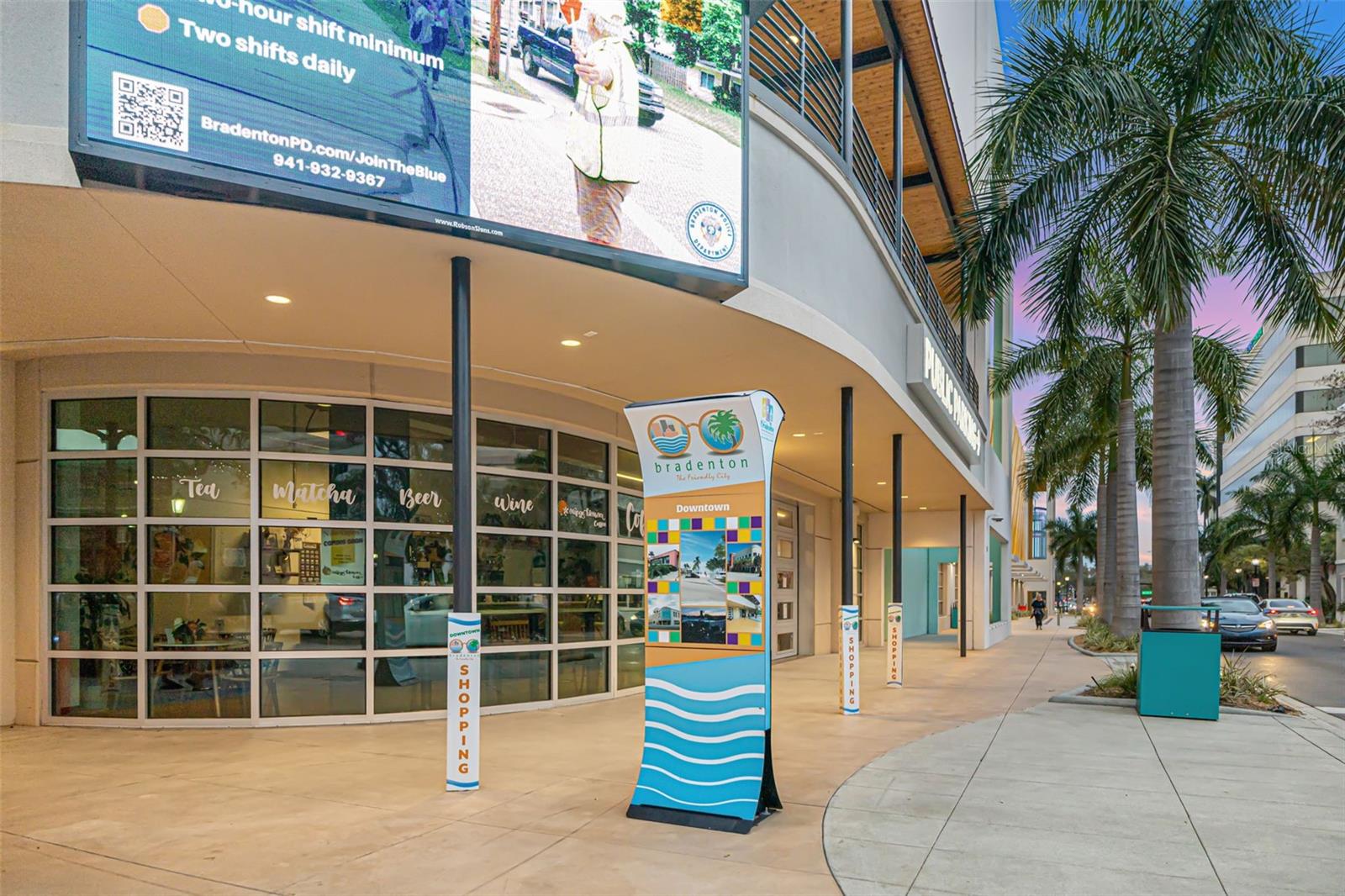 2005 39TH ST W, BRADENTON, FL, 34205