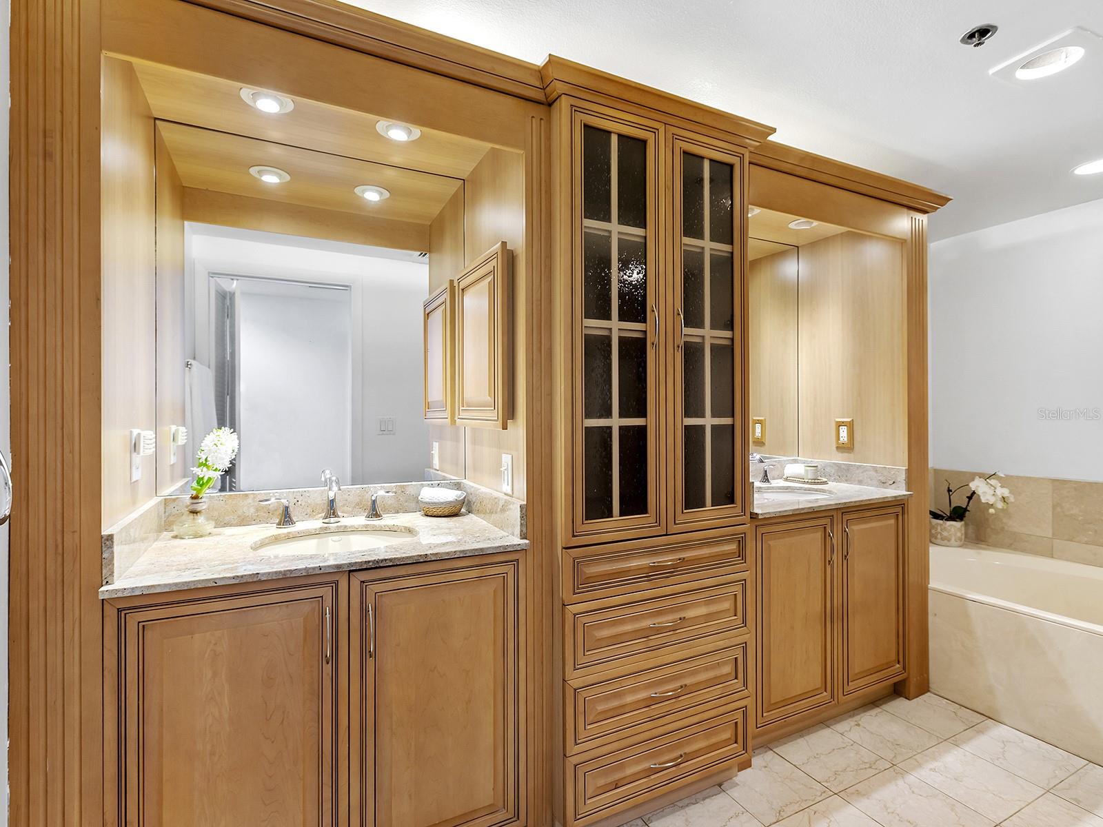 1255 N GULFSTREAM AVE #205, SARASOTA, FL, 34236