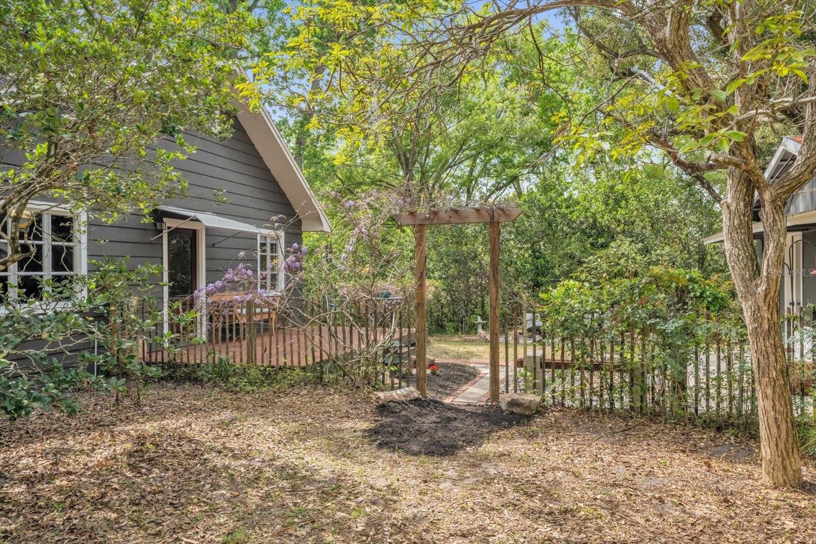 331 OLD EUSTIS RD, MOUNT DORA, FL, 32757