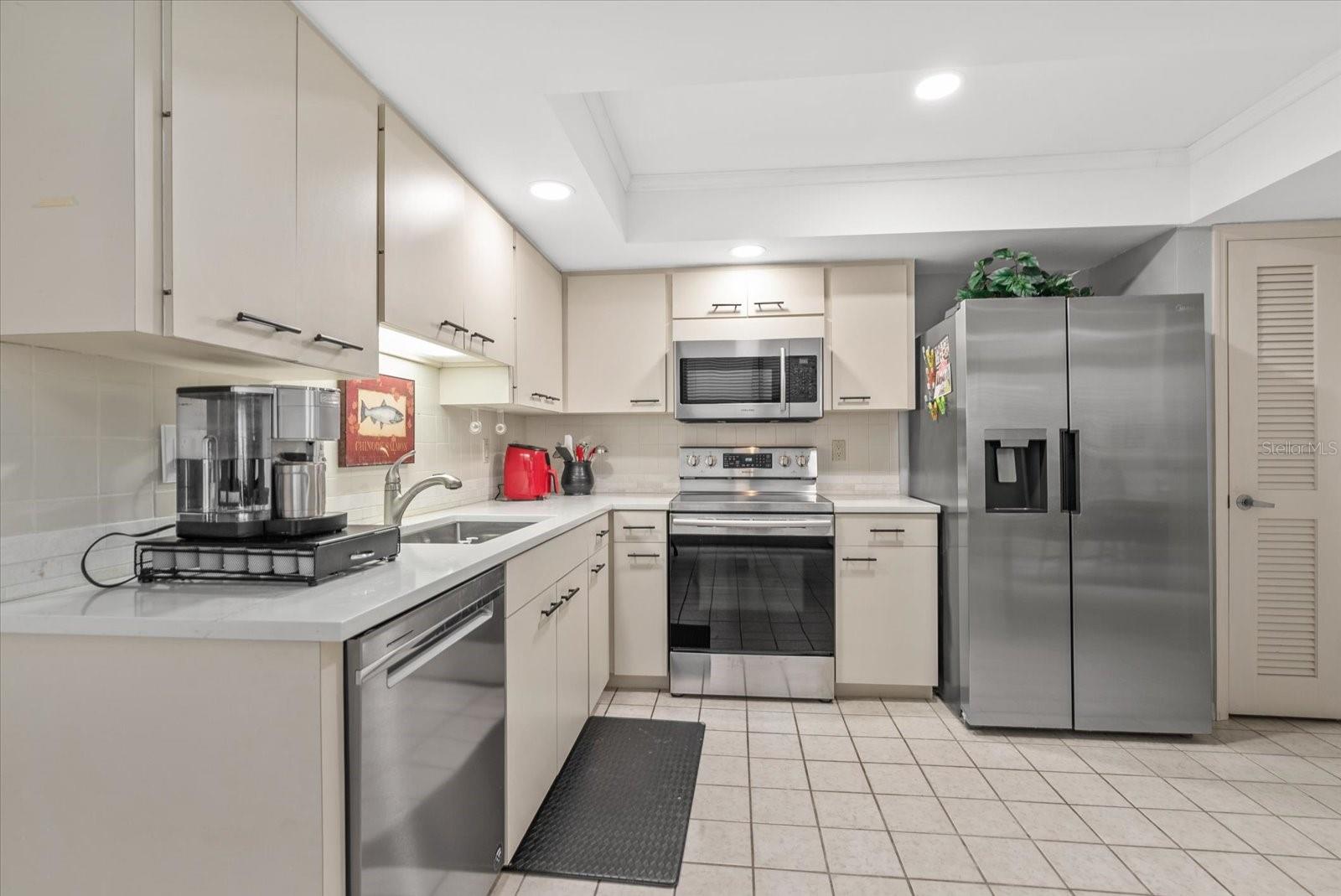 3862 WILSHIRE CIR W #107, SARASOTA, FL, 34238