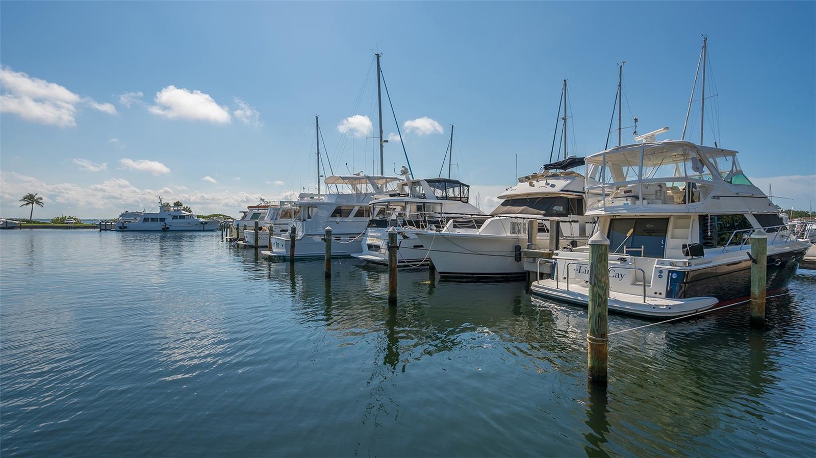 3610 BAYOU CIR, LONGBOAT KEY, FL, 34228