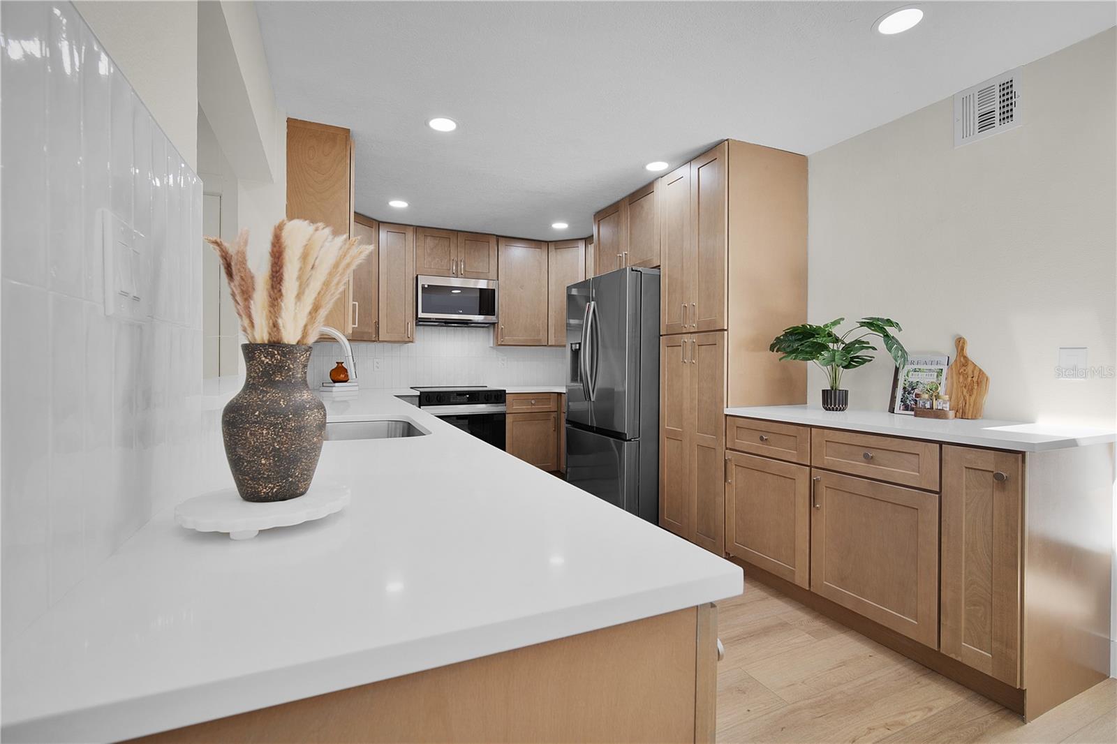 233 S WILDERNESS PT, CASSELBERRY, FL, 32707