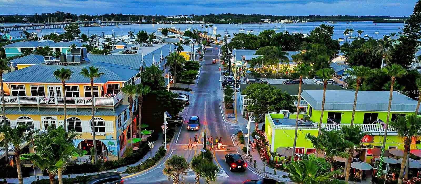 96 TWIN SHORES BLVD, LONGBOAT KEY, FL, 34228
