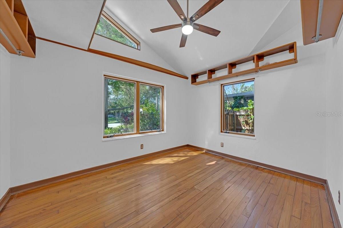225 17TH AVE SE, ST PETERSBURG, FL, 33701