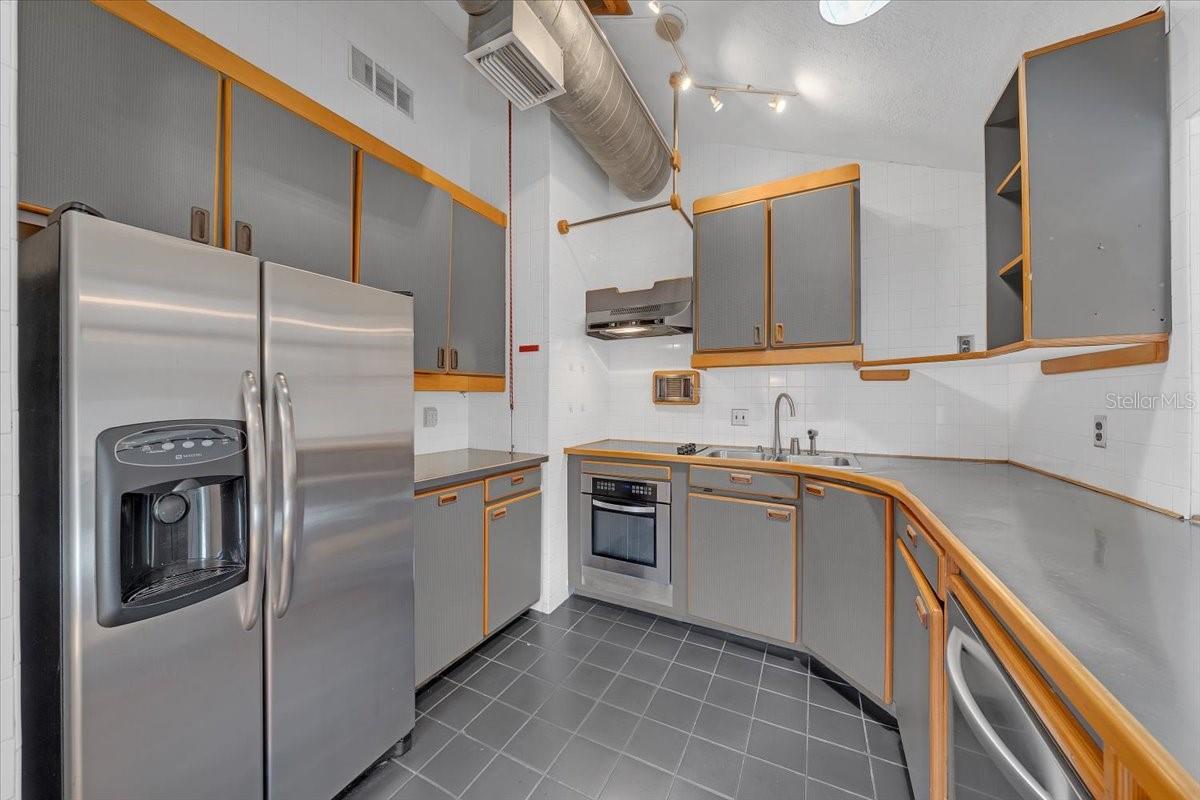 225 17TH AVE SE, ST PETERSBURG, FL, 33701