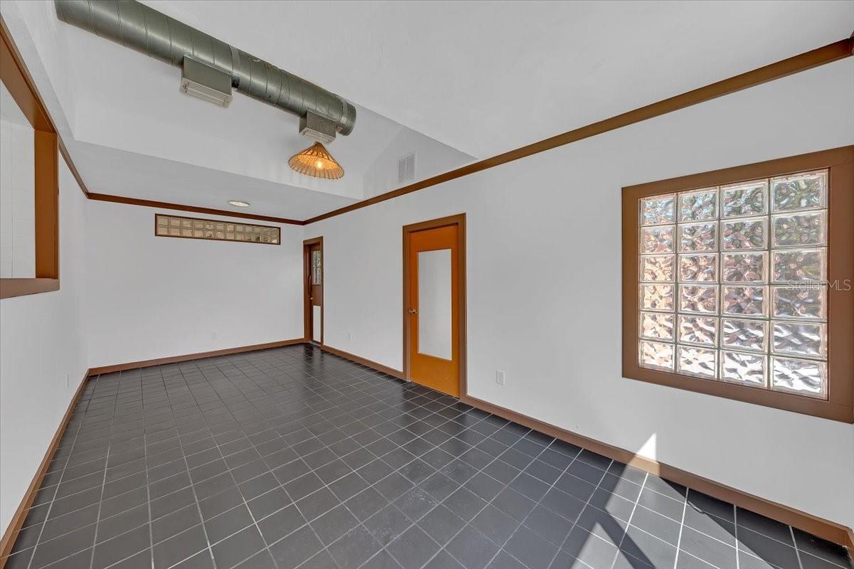 225 17TH AVE SE, ST PETERSBURG, FL, 33701
