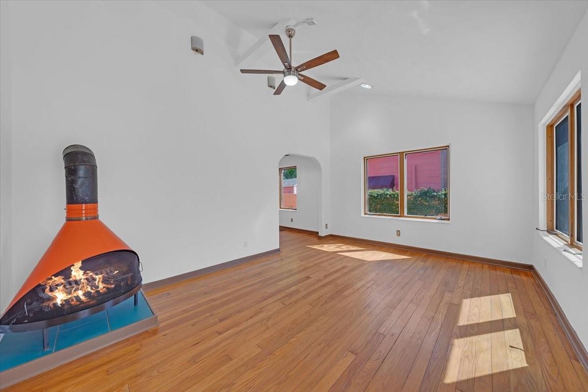 225 17TH AVE SE, ST PETERSBURG, FL, 33701