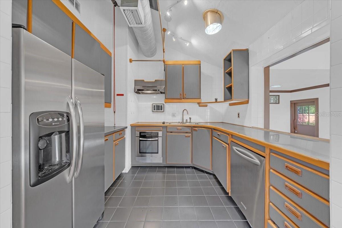 225 17TH AVE SE, ST PETERSBURG, FL, 33701