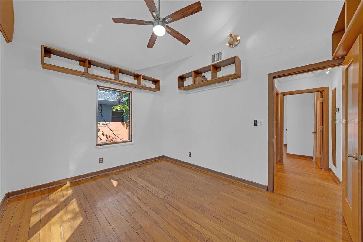225 17TH AVE SE, ST PETERSBURG, FL, 33701
